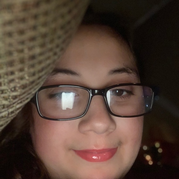 Meet your Posher, Abigail - Picture 1 of 1